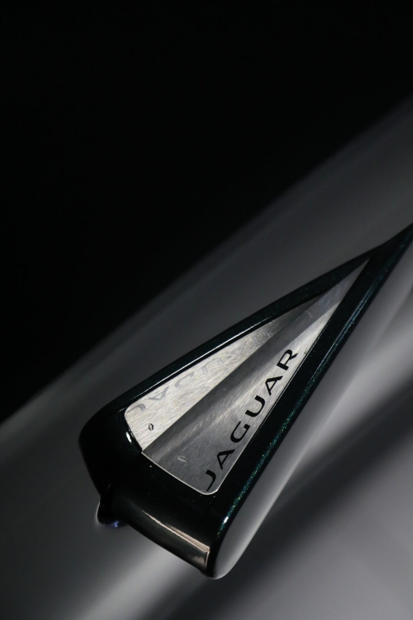 jaguar-handle-lg